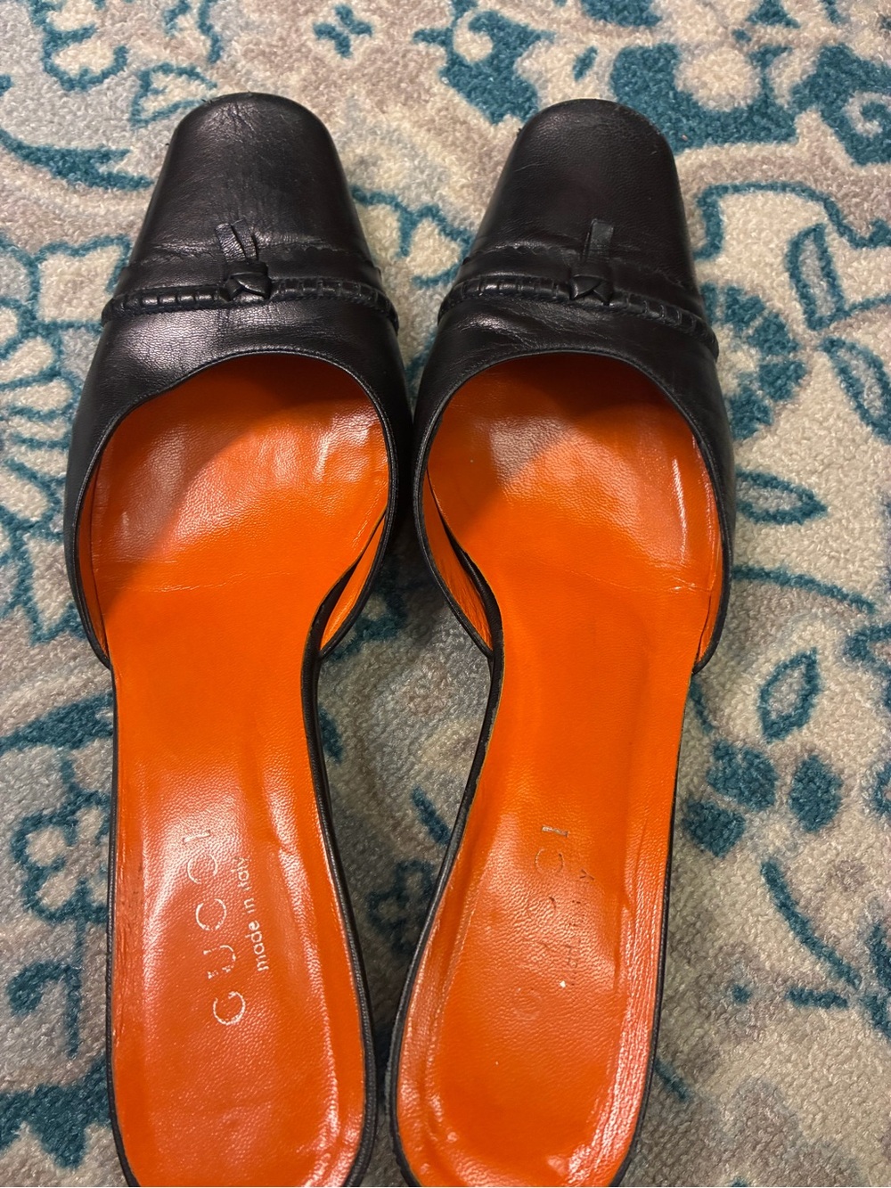 Authentic Vintage Gucci Black women’s leather slip ons. 8 1/2